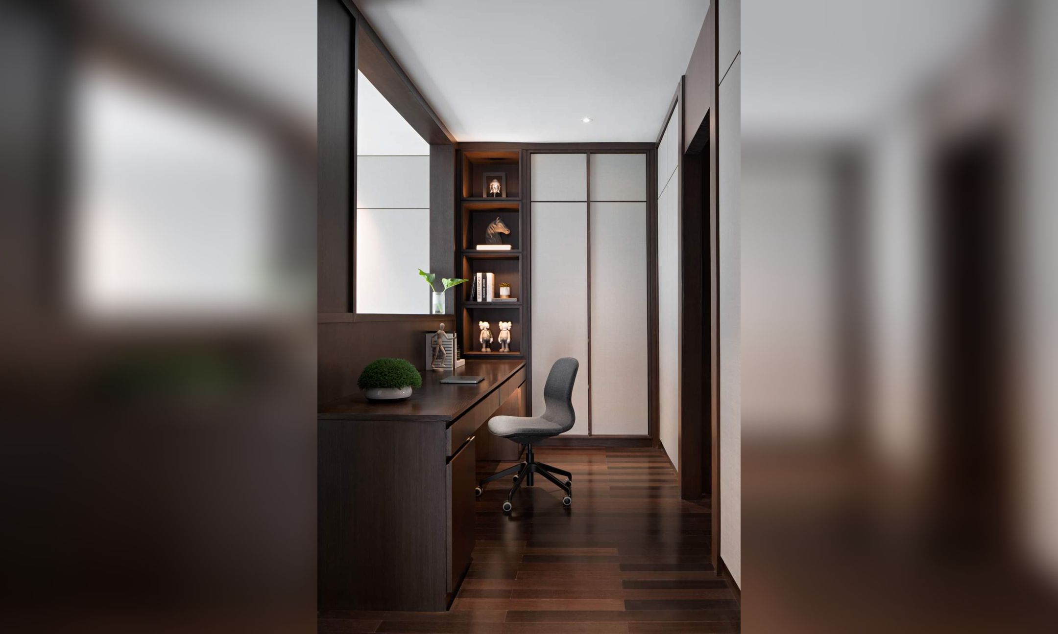Design Interior Minimalis Office Hitam Putih Dark Wood, Flooring LVT, Cabinet finishing Duco, Furniture HPL di Menara Prima Kec. Setia Budi  Jakarta Selatan